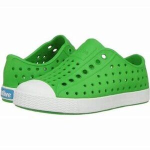 Native little Kids Size C8 Water Shoes - Green and White